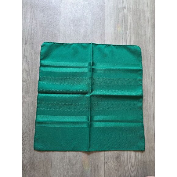 Set Of 8 Green Satin Dinner Napkins With Textured Stripe Design - Picture 4 of 5